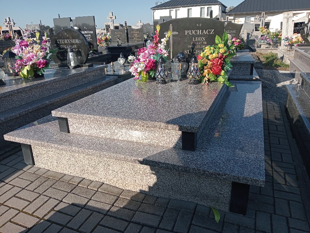 Grób Leon Puchacz